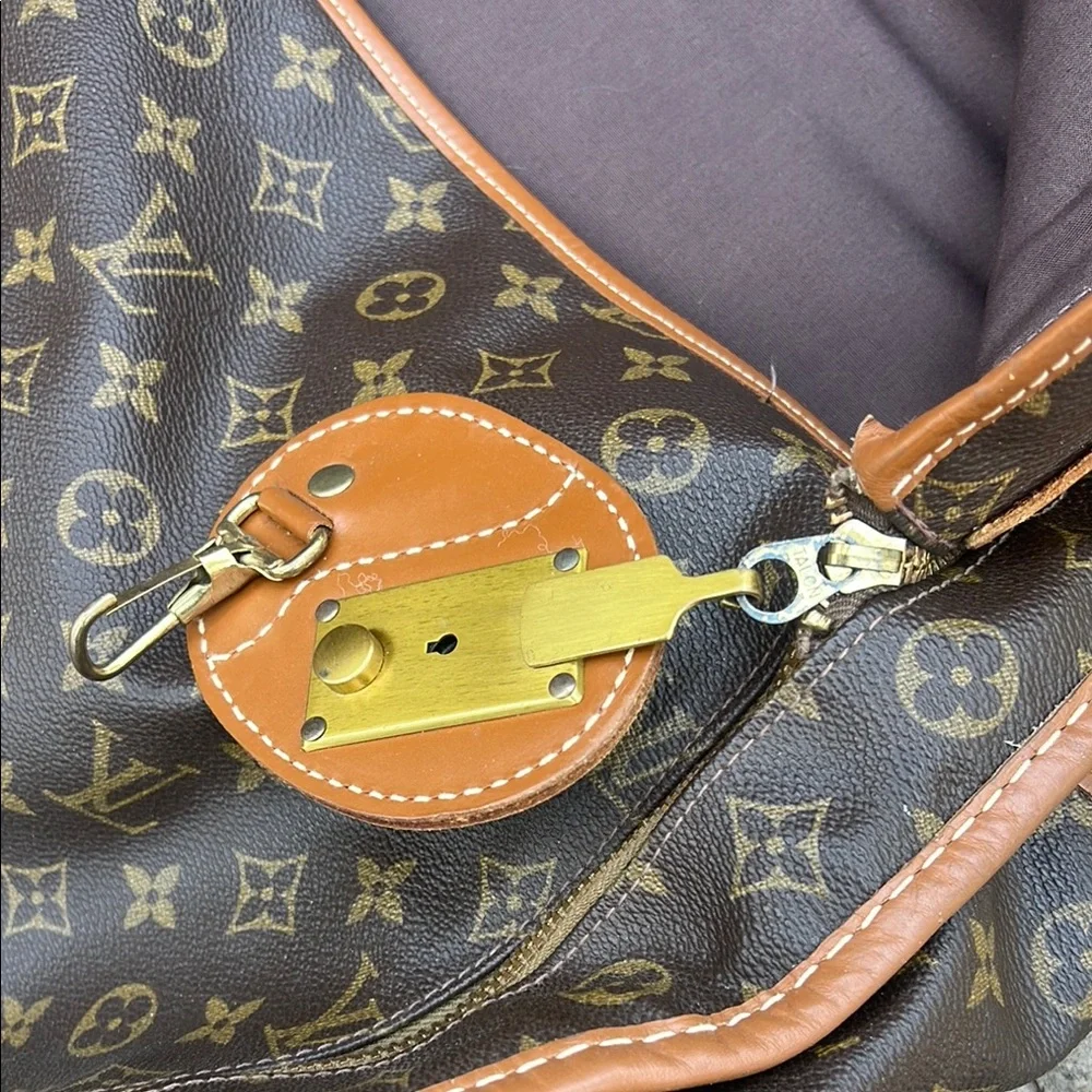 Louis Vuitton Brown Duffel Bag with Classic Design - Picture 12 of 12